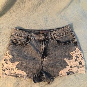 Cute junior denim shorts sz7 🌻